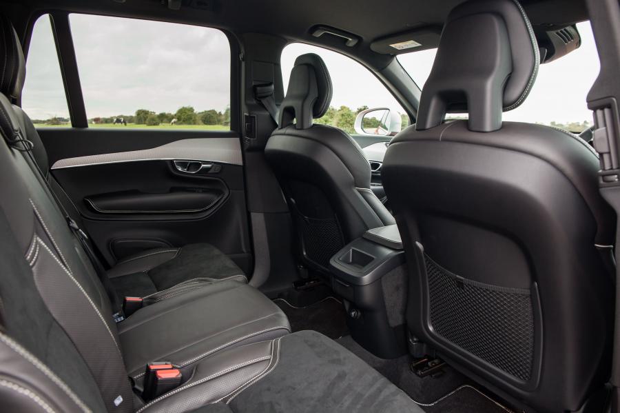 Интерьер Volvo XC90 D5 R-Design 2015 года  (UK) (фото 27 из 44)